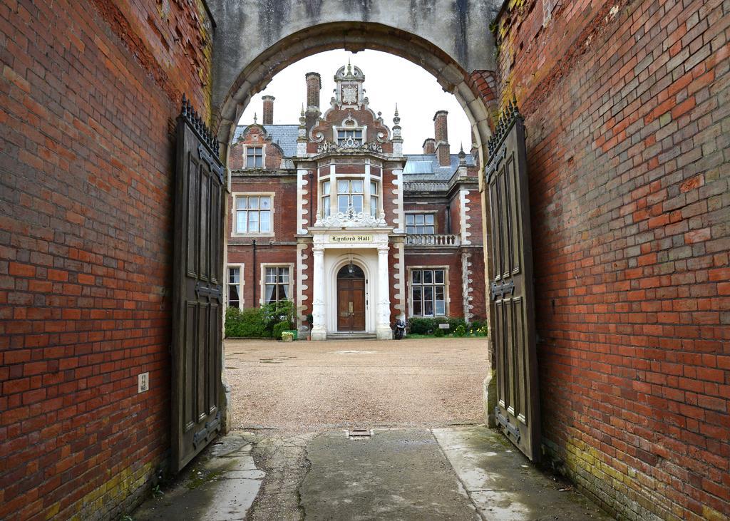 Lynford Hall Hotel Mundford Esterno foto